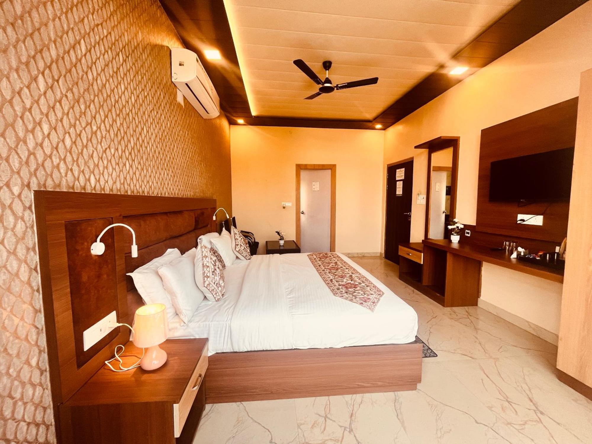 Heaven Resort Ayodhya Exterior foto